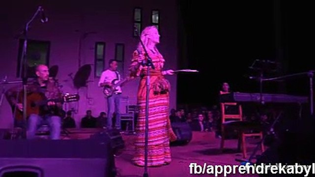 Stina, la finlandaise chante à Tigzirt-tizi ouzou en kabyle 2015