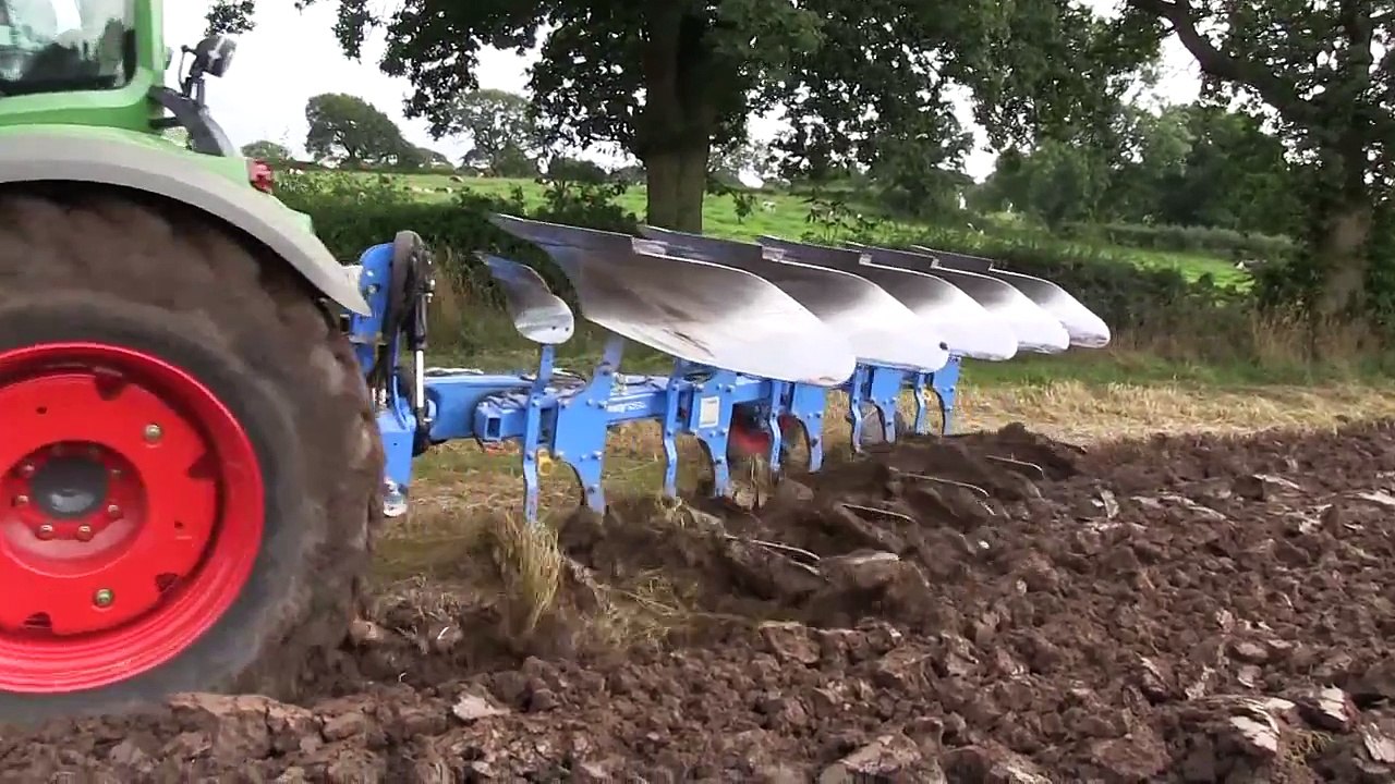 Fendt 516 Vario w/ Lemken Juwel 7 Plough - Farmers Guardian On Test