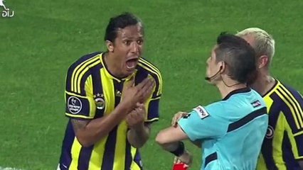 4 cartons rouges en un match