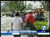 03 02 12 NOTI7 NOCHE  Tres individuos intentaron asaltar Agencia Bancaria BAM, en Antigua Guatemala con saldo frustrado, 1 asaltante muerto y 2 agentes heridos