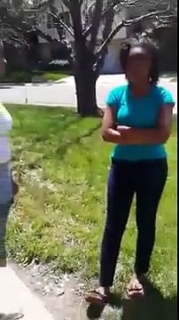 Une mère humilie sa fille après avoir découvert sa page Facebook