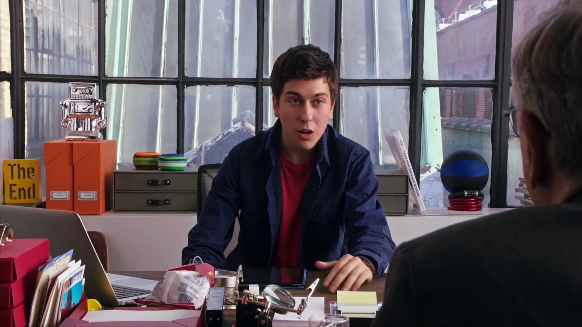 El Becario Trailer Espanol Hd Video Dailymotion