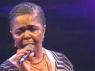 cesaria evora besame mucho 2004(live)