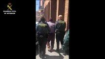 La Guardia Civil detiene a 5 personas por vender y explotar a una menor de 11 años