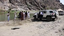 إف جي كروزر FJ Cruiser - يسحب باترول طاح في حفره عميقه