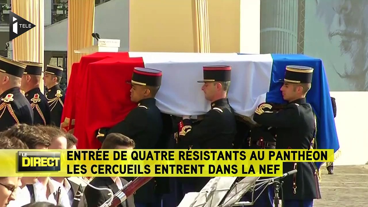 Deux hommes et deux femmes entre au Panthéon