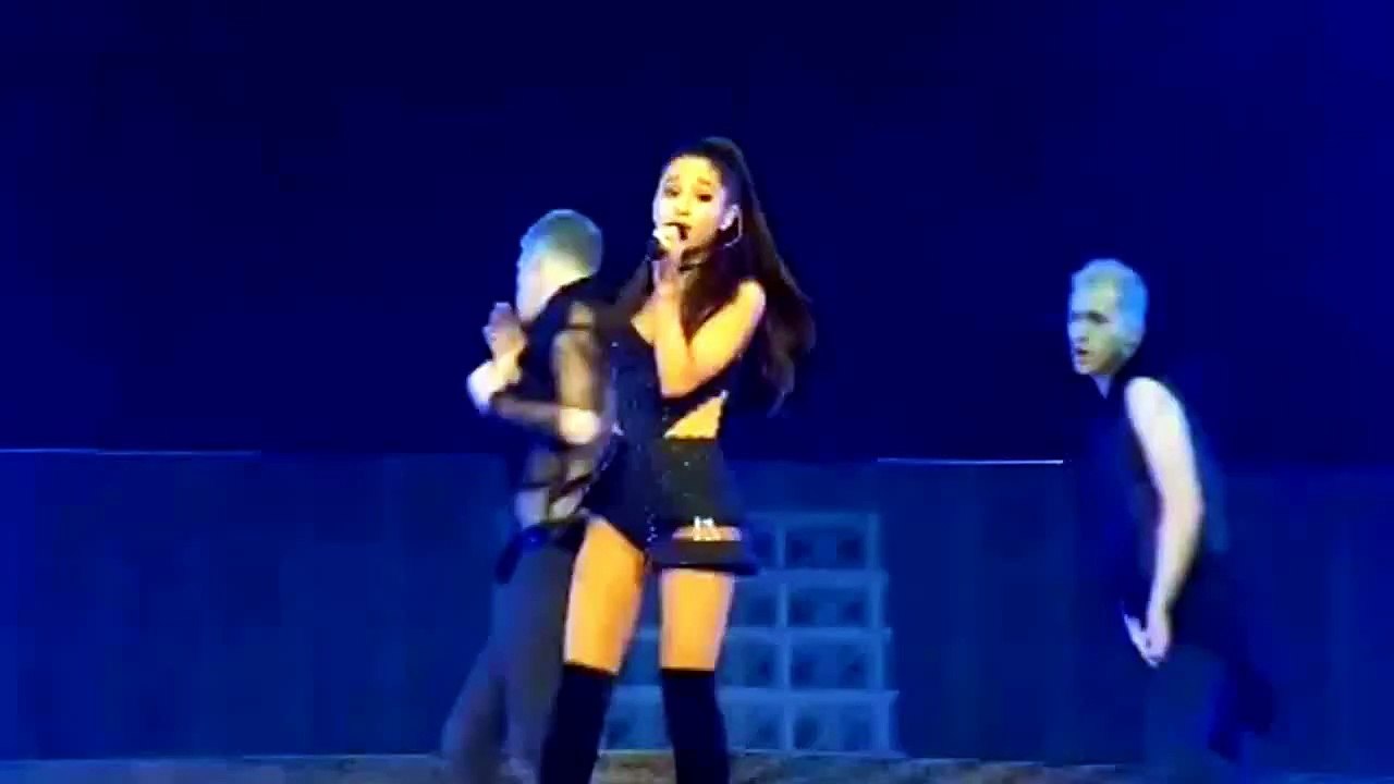 ARIANA GRANDE LIVE DANCE