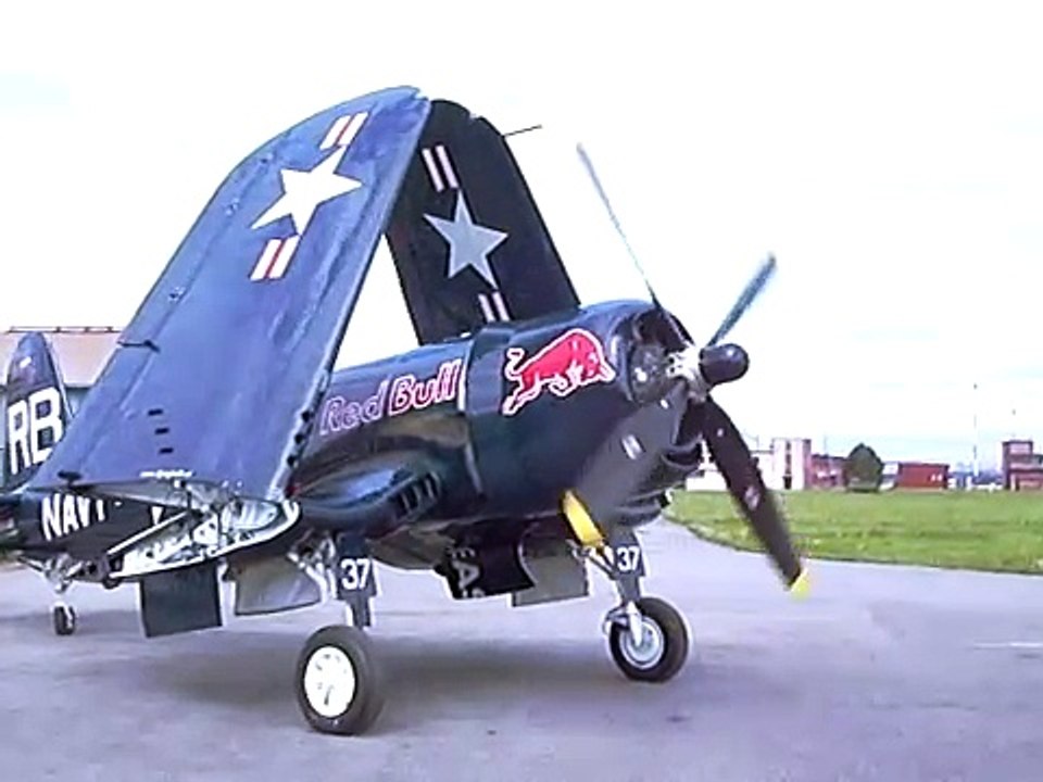 F4U Corsair folding and unfolding wings