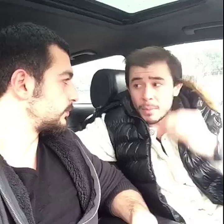 Kızlar laf sokan erkeklerden hoşlanır.