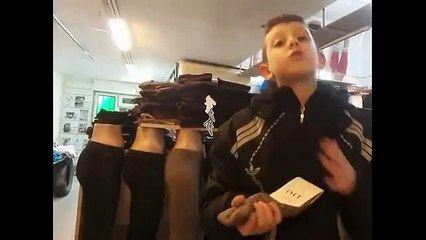 Alnının teriyle satış yapan Mert