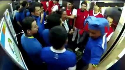 Asansörde Fanatik Taraftar Şakası