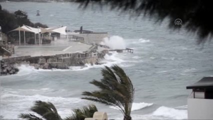 Bodrum'da Yağış ve Fırtına Etkili Oluyor