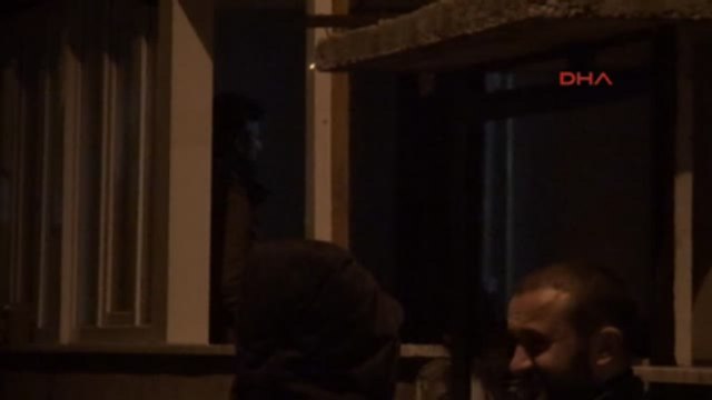 Sakarya Eşi Evi Terk Edince, Kendi Boğazına Bıçak Dayayıp Dönmesini İstedi