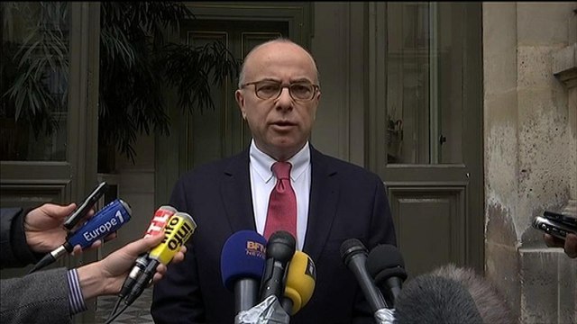 Cazeneuve: une quarantaine d'interdictions de sortie du territoire en préparation