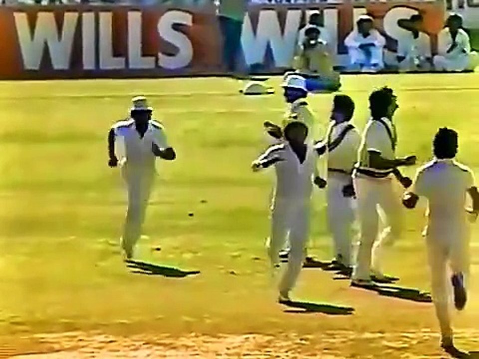 Amazing Chitrol of Indian Team By Imran Khan's Bowling in 1982, A Rare Video