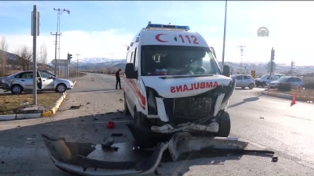 Hasta Taşıyan Ambulans Kaza Yaptı