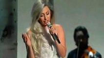 Lady Gaga sorprende en su homenaje a Sonrisas y lágrimas
