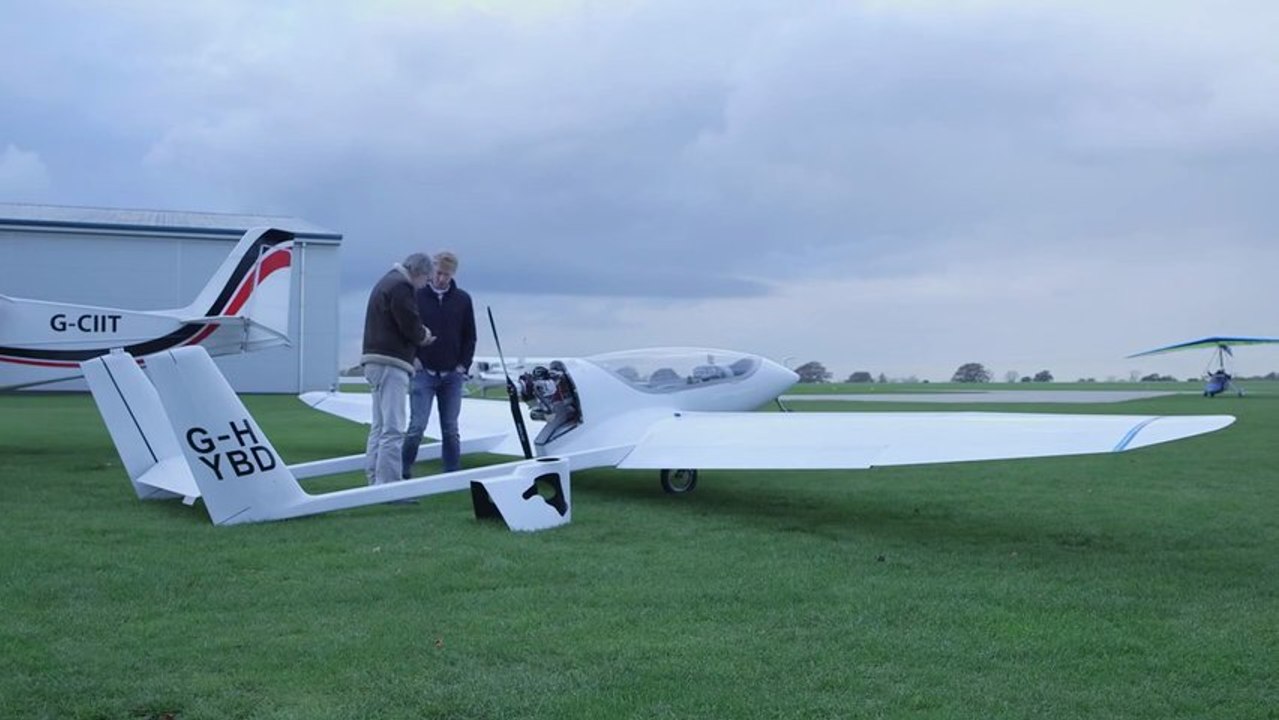 Un avion Hybride vole au dessus de la Grande Bretagne