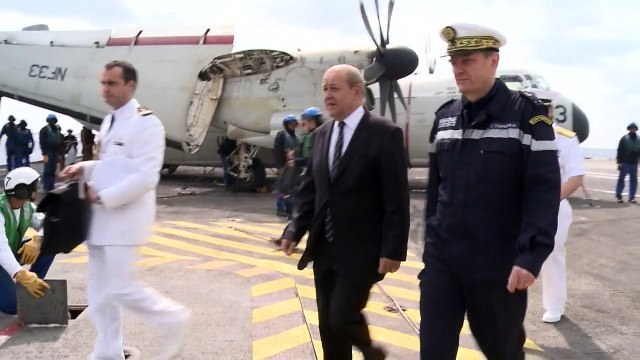 حاملة الطائرات شارل ديغول تدخل الحرب مع تنظيم الدولة الاسلامية