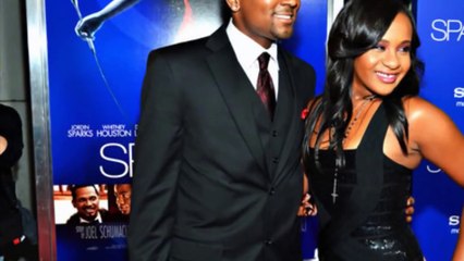 L’ex-petit ami de Bobbi Kristina se confie : « Elle a pu tenter de se suicider »