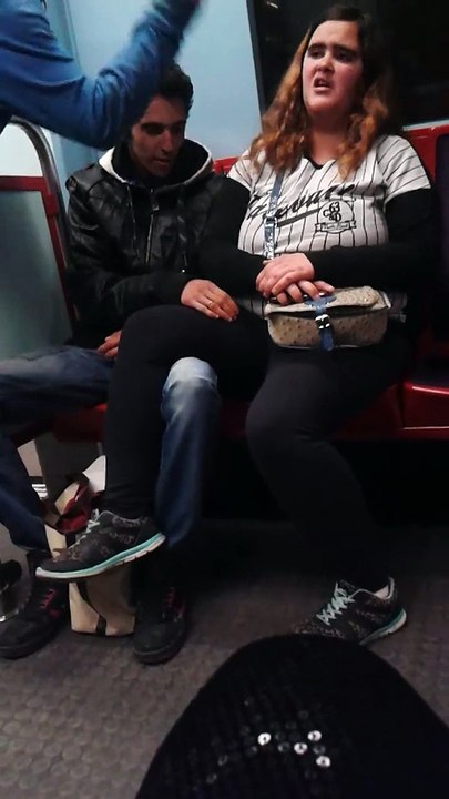 Casal Português assaltado e agredido no Metro como se nada fosse