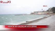 Didim'de dev dalgalar kıyıyı dövdü