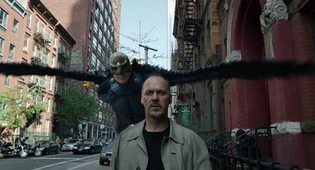 Birdman [HD] (fr) Michael Keaton (Riggan Thomson) rencontre Birdman
