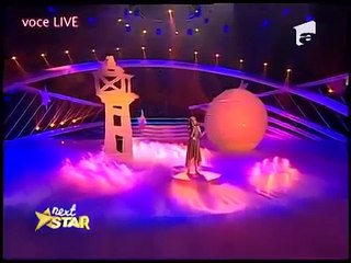 девчонка поет как взрослая профессиональная певица!