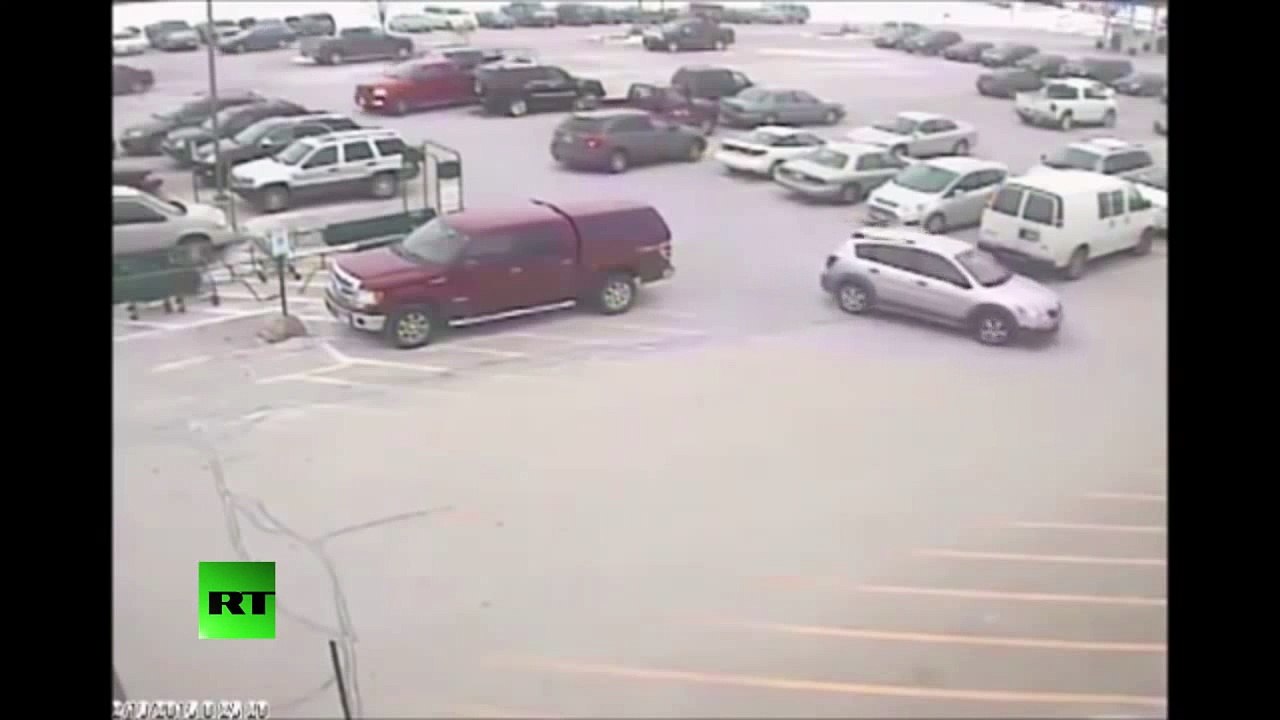 Un homme de 92 ans percute neuf voitures en essayant de sortir du parking