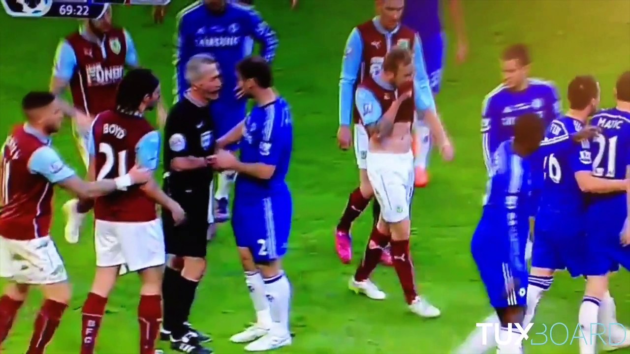 Le tacle immonde d'Ashley Barnes sur le tibia de Nemanja Matic  (Chelsea-Burnley)