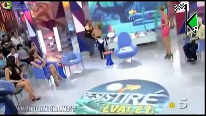 Spogliano una donna in diretta!!! ....... invece La mancanza di buone maniere Pensate al nemico che entrerà Italia