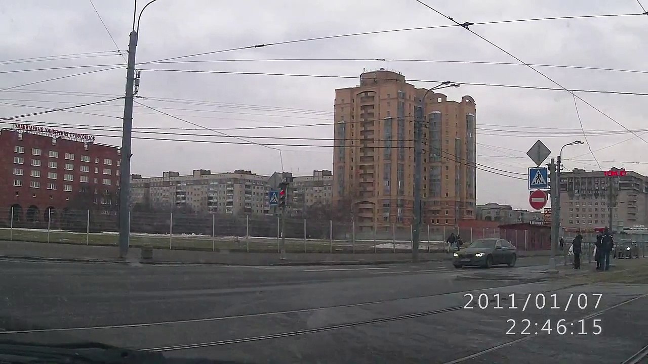 Столкнулись BMW и Mitsubishi - ДТП в Санкт Петербурге 22.02.2015