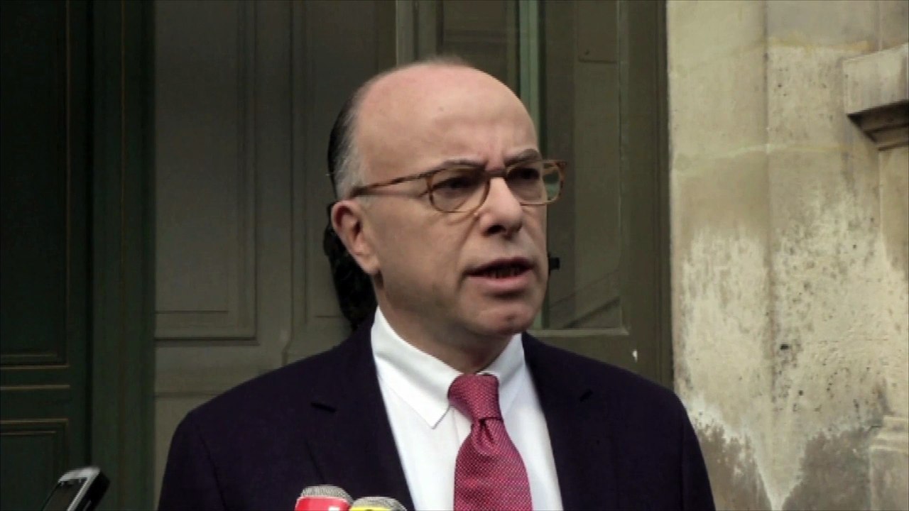 Cazeneuve défend la confiscation de passeport pour les jeunes djihadistes