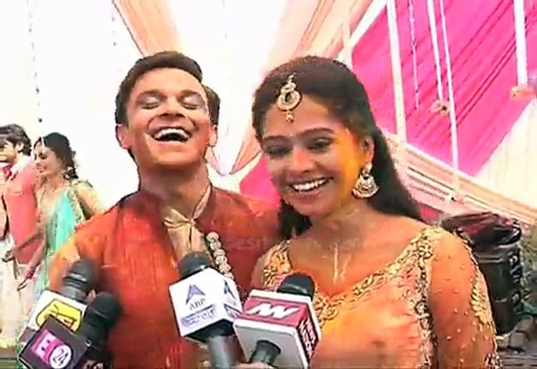 Satrangi Sasural: Vihaan and Arushi's Romance During Holi, Must Watch Episode 24th February 2015