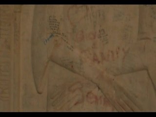 Napoli - Vandali a Santa Chiara, imbrattati marmi e sarcofagi (23.02.15)