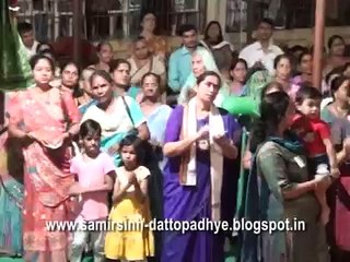 Bhaktas Immersed in Aniruddha Paath after Aniruddha Chalisa Pathan