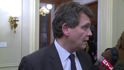 Montebourg craint une "fin du quinquennat avec 800.000 chômeurs de plus"