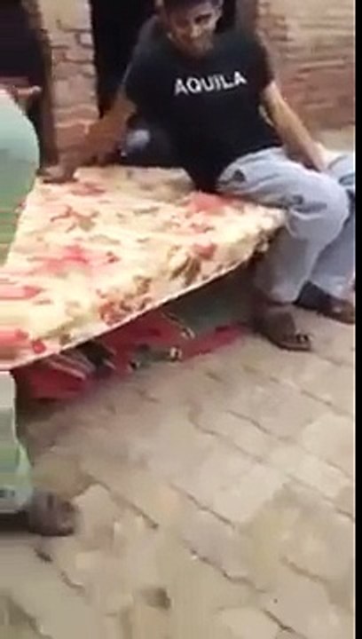 FUNY BUT DO NOT TRY TO LOOK