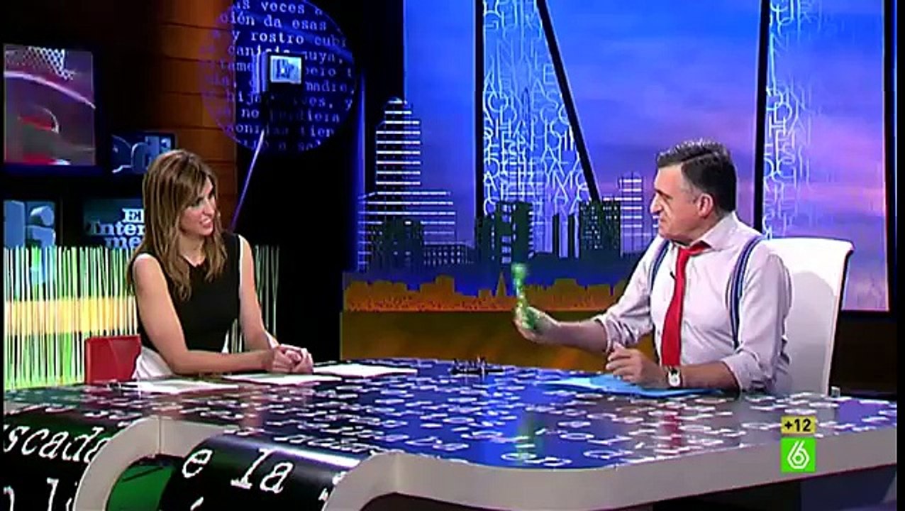 Sandra Sabatés analiza la actualidad política con unas gafas de los chinos