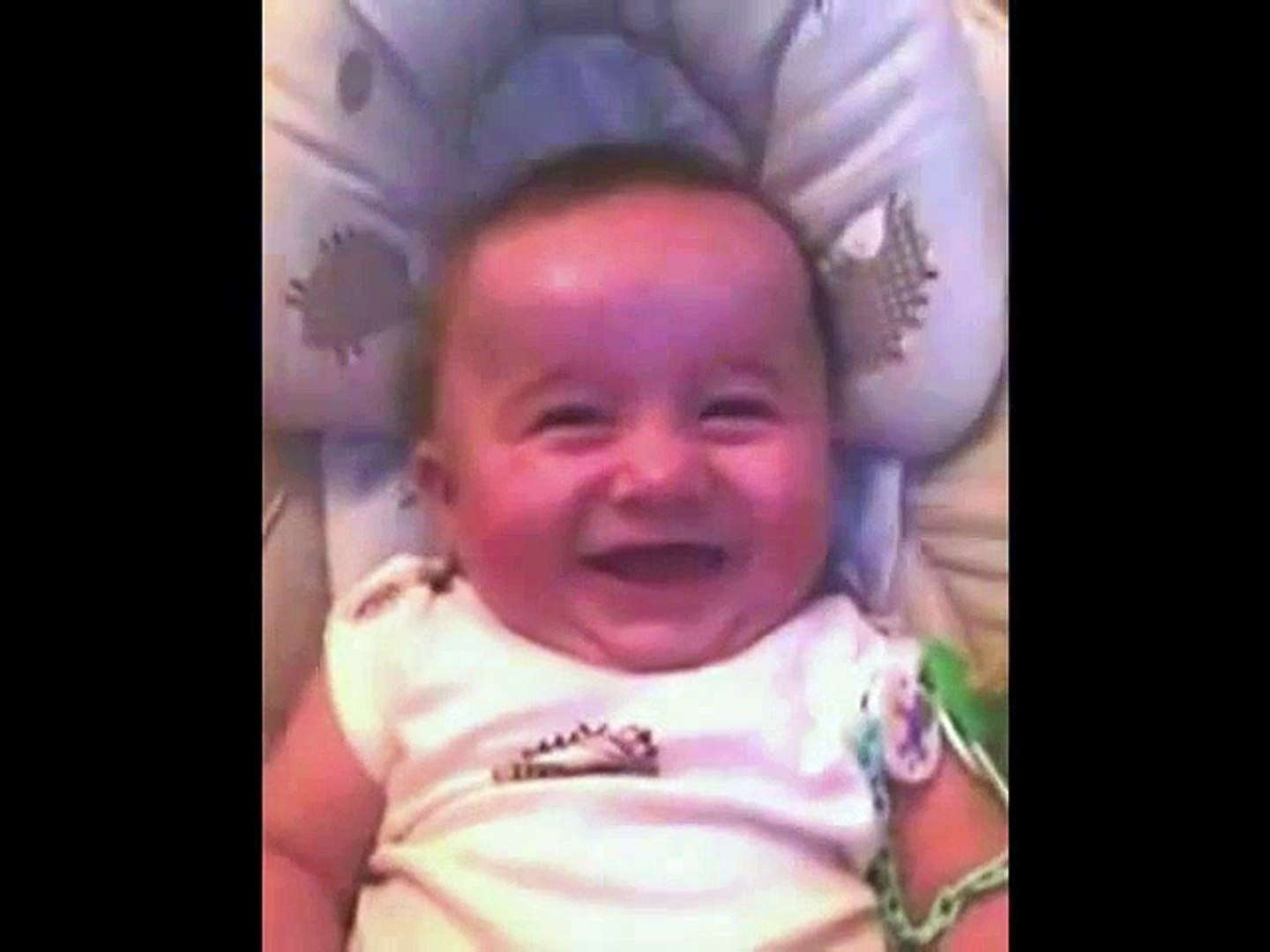 Un Rire De Bebe Juste Dingue Un Vrai Petit Troll Video Dailymotion