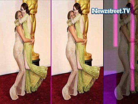 Victoria’s Secret model suffers wardrobe malfunction