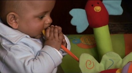 TEASER POURQUOI LES ENFANTS MORDENT LES OBJETS