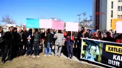 Erciş'te Boğazı Kesilerek Öldürülen Buşra Çiftçi Kızılkaya İçin Kadınlar Eylem Yaptı