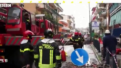 Naples : un gigantesque cratère se forme en pleine rue
