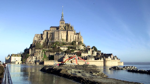 La marée du siècle : Ségolène Royal se rend au Mont-Saint-Michel