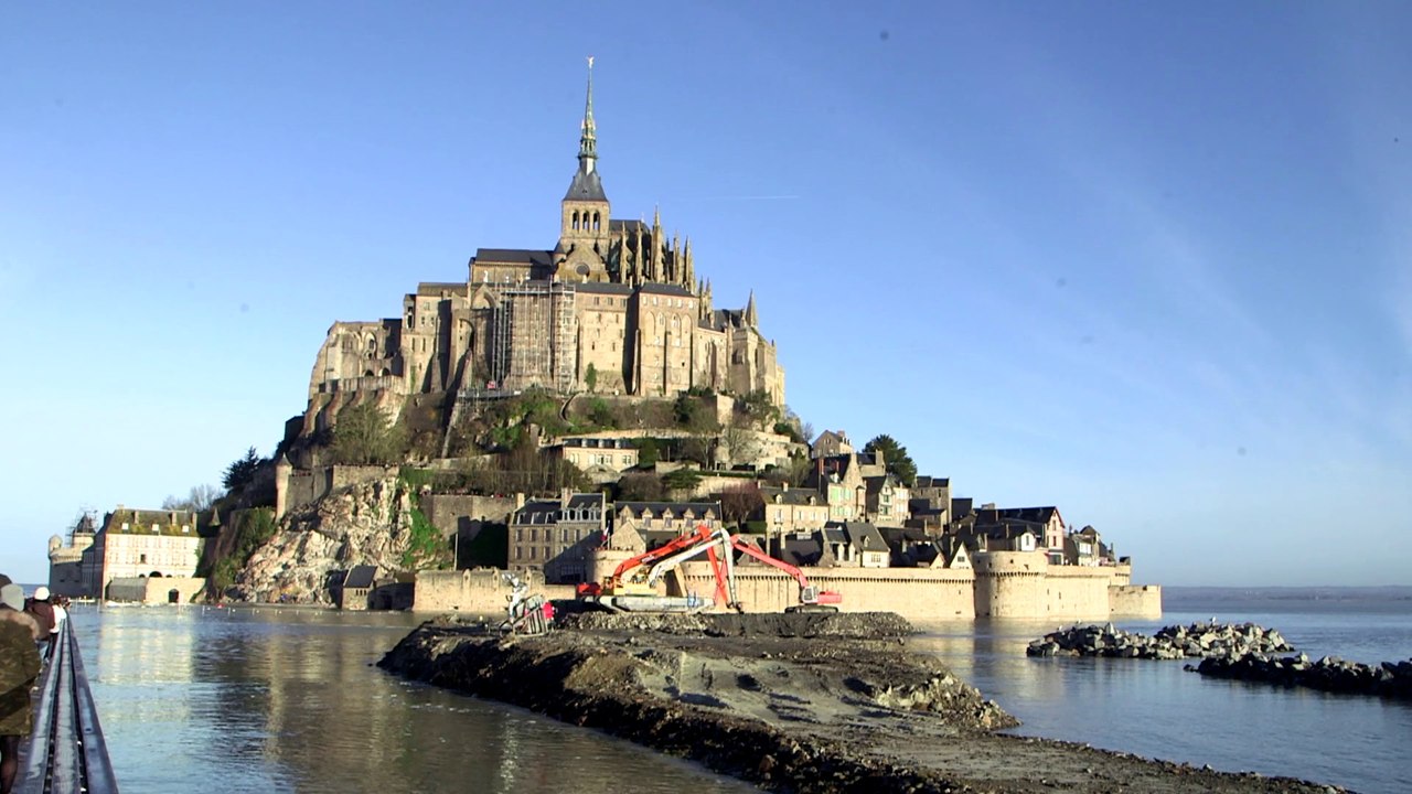 "La marée du siècle" :  Ségolène Royal se rend au Mont-Saint-Michel