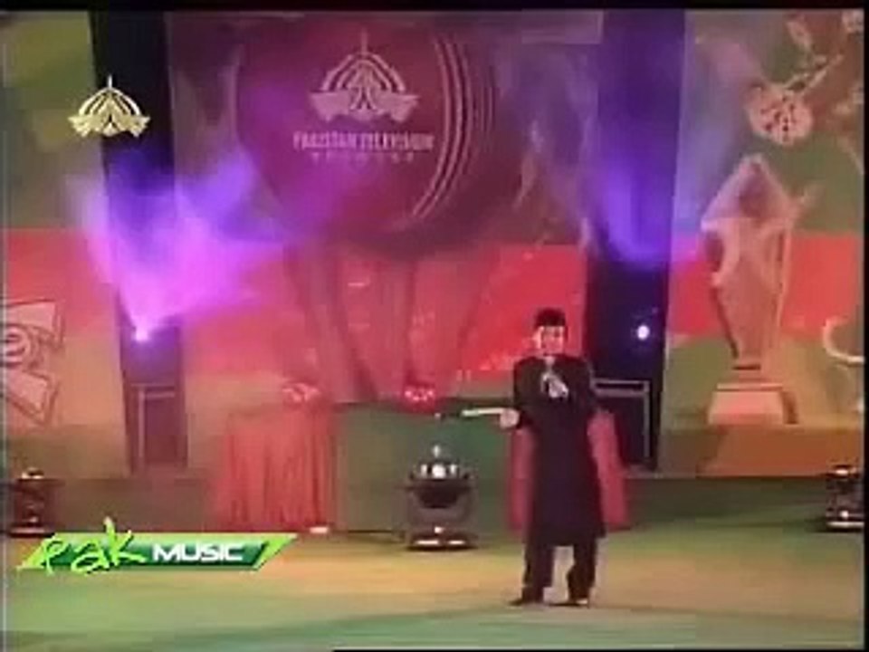 Omer Sharif Praising Pakistan Cricket Team in a Show after Indian Tour 2005 Part 2.