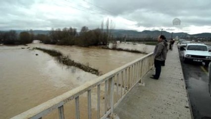 Etkili Sağanak, Taşkınlara Neden Oldu