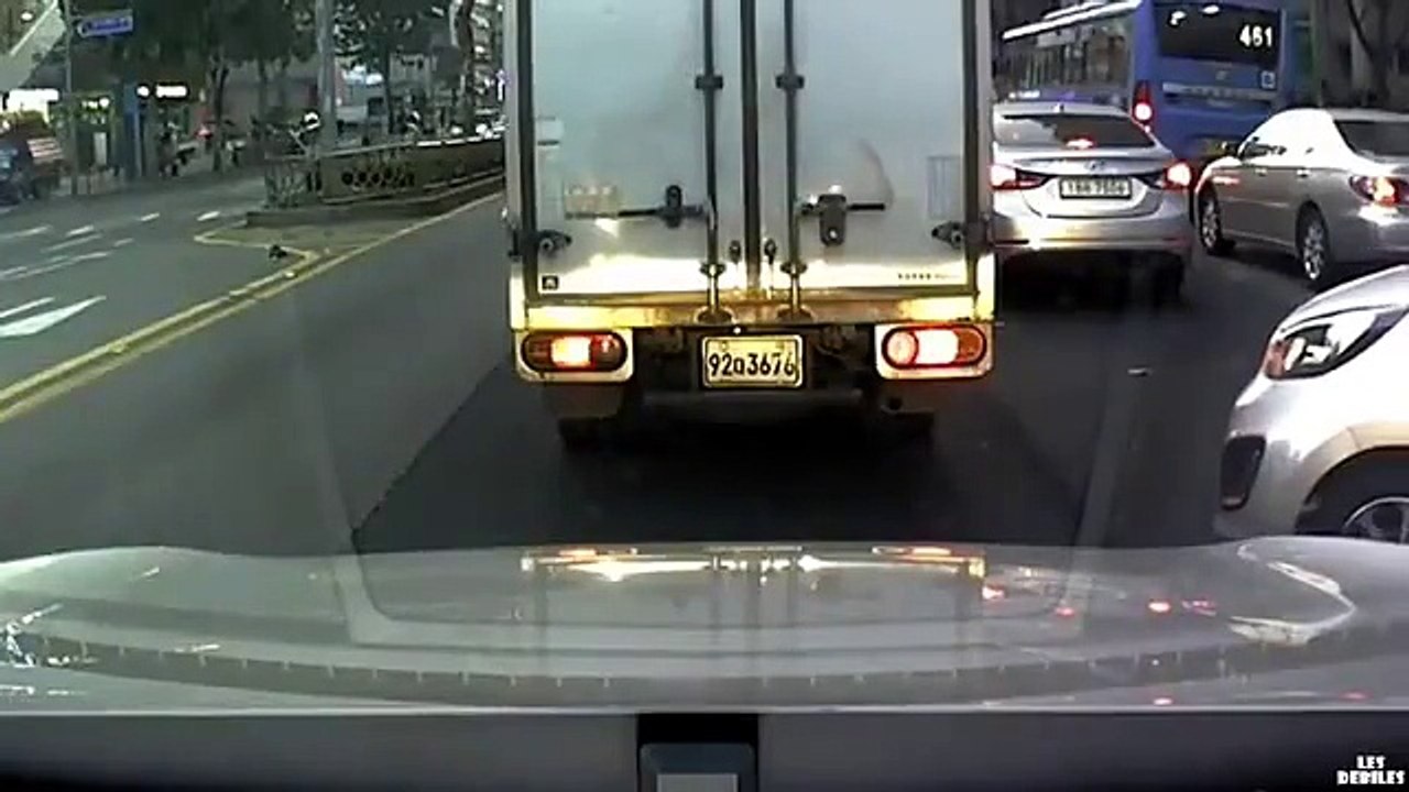 Sol Şeride Geçebilmek İçin Ölmeyi Göze Almak