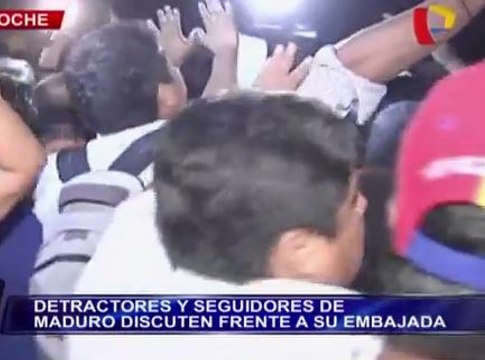 Seguidores y detractores de Maduro se agreden ante embajada de Venezuela en Lima